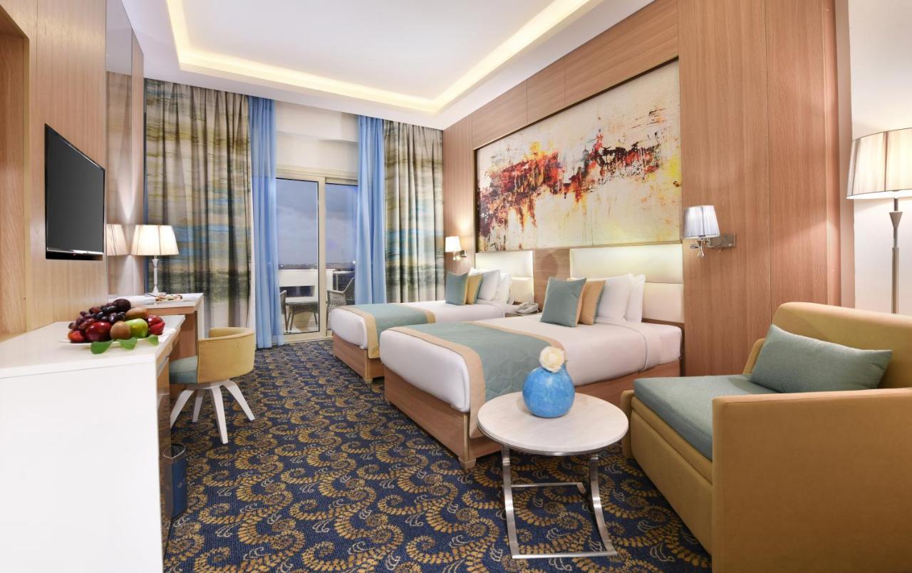 קהיר Tolip Gardens Hotel מראה חיצוני תמונה A room at the hotel