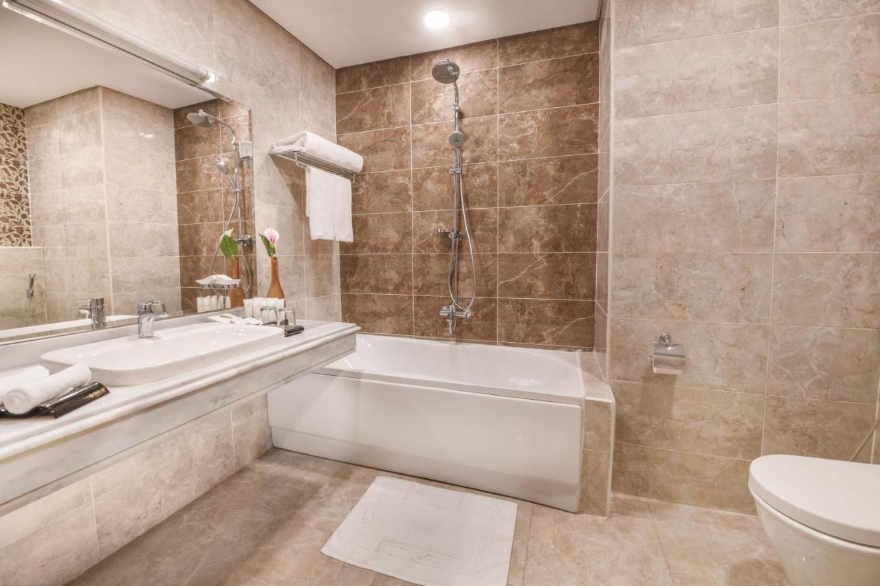 קהיר Tolip Gardens Hotel מראה חיצוני תמונה Bathroom