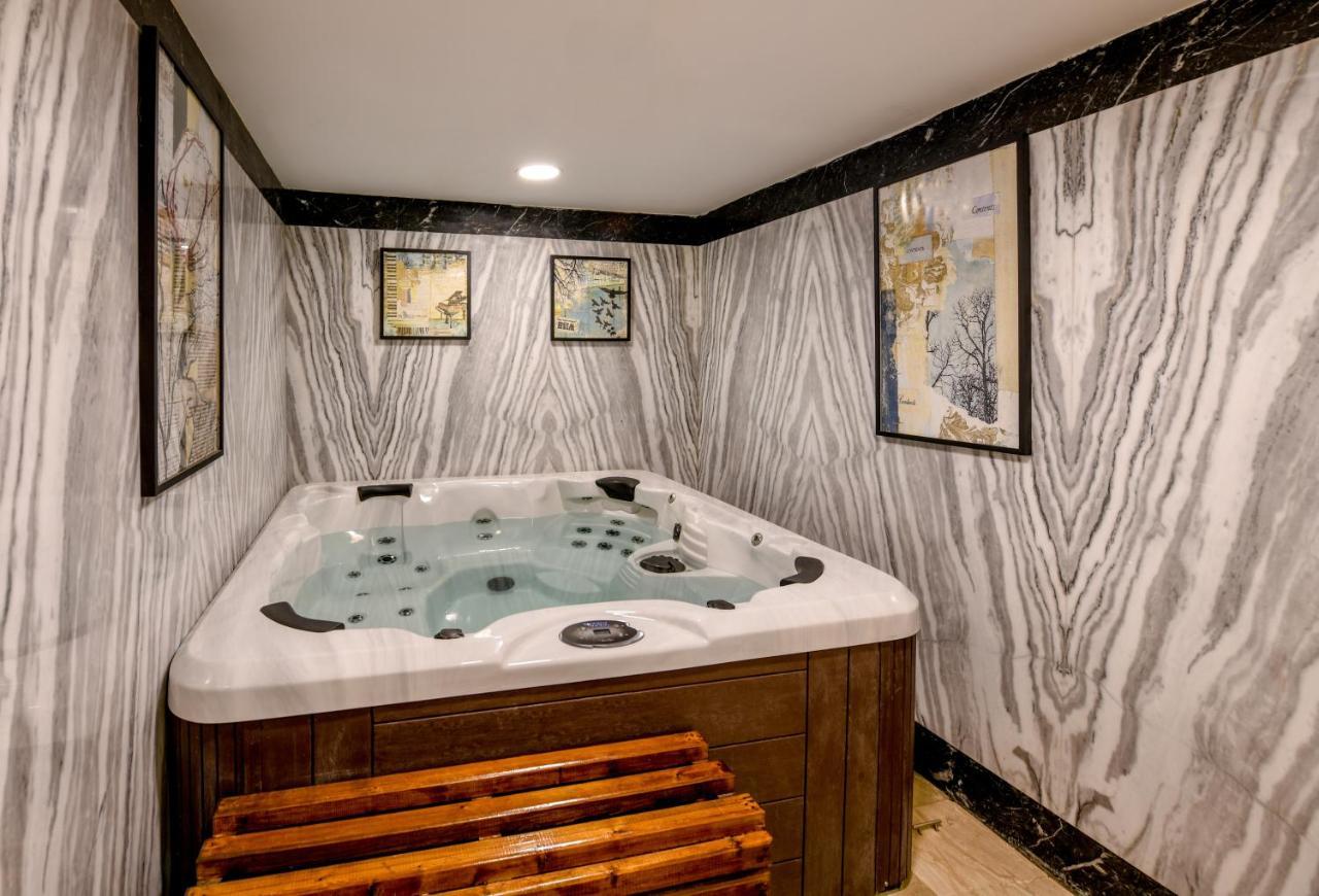 קהיר Tolip Gardens Hotel מראה חיצוני תמונה A hot tub